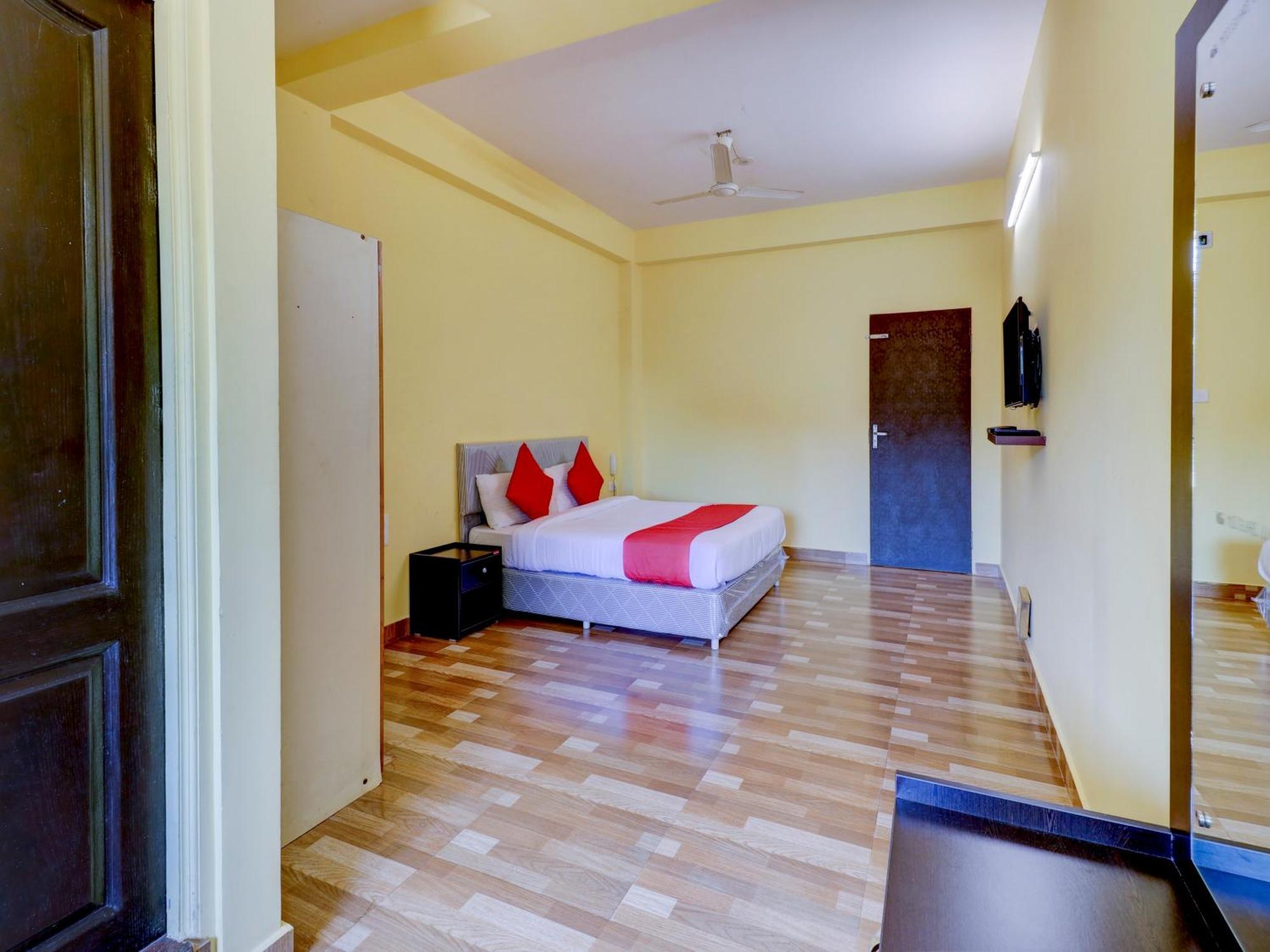 Gaurika Residency Boarding&Lodging Hotel Padubidri Bagian luar foto