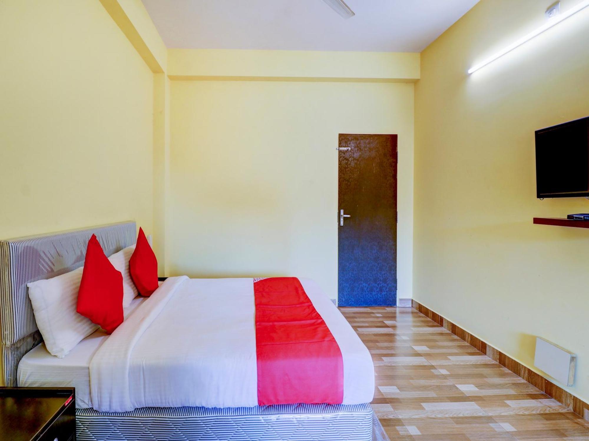 Gaurika Residency Boarding&Lodging Hotel Padubidri Bagian luar foto