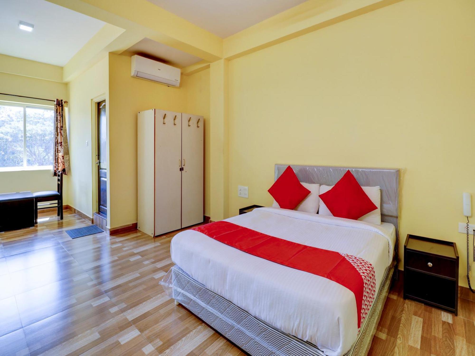 Gaurika Residency Boarding&Lodging Hotel Padubidri Bagian luar foto